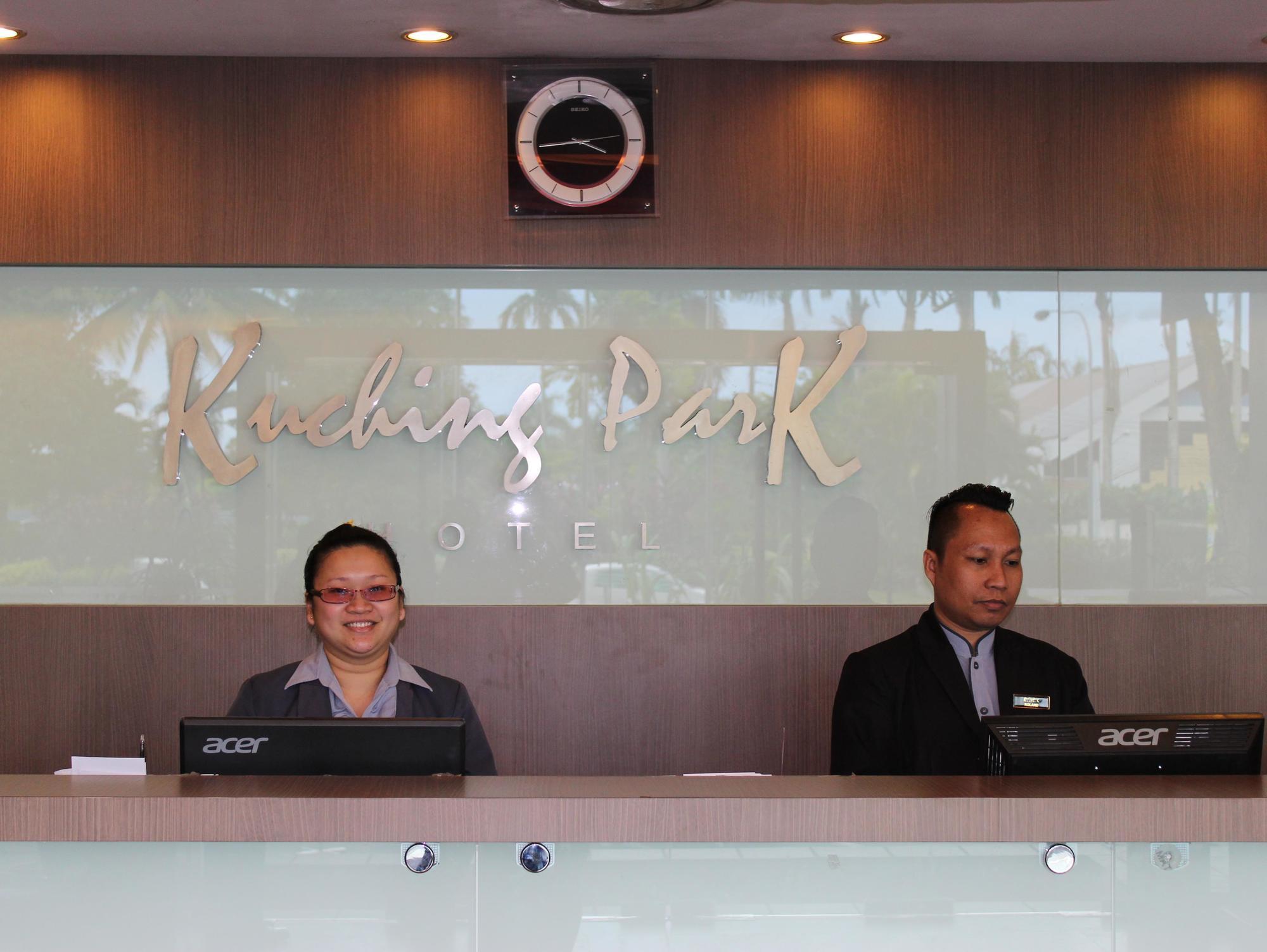 Kuching Park Hotel Bagian luar foto